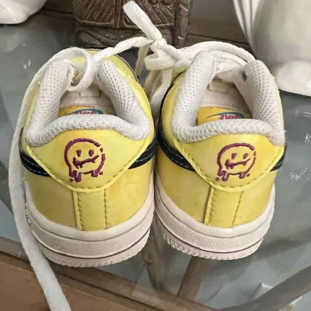 Nike Kids Yellow smiley face AF1 kids Sneakers. Size 6c